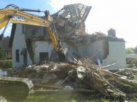 Containerbereitstellung und Materialtransport auf regionaler Baustelle