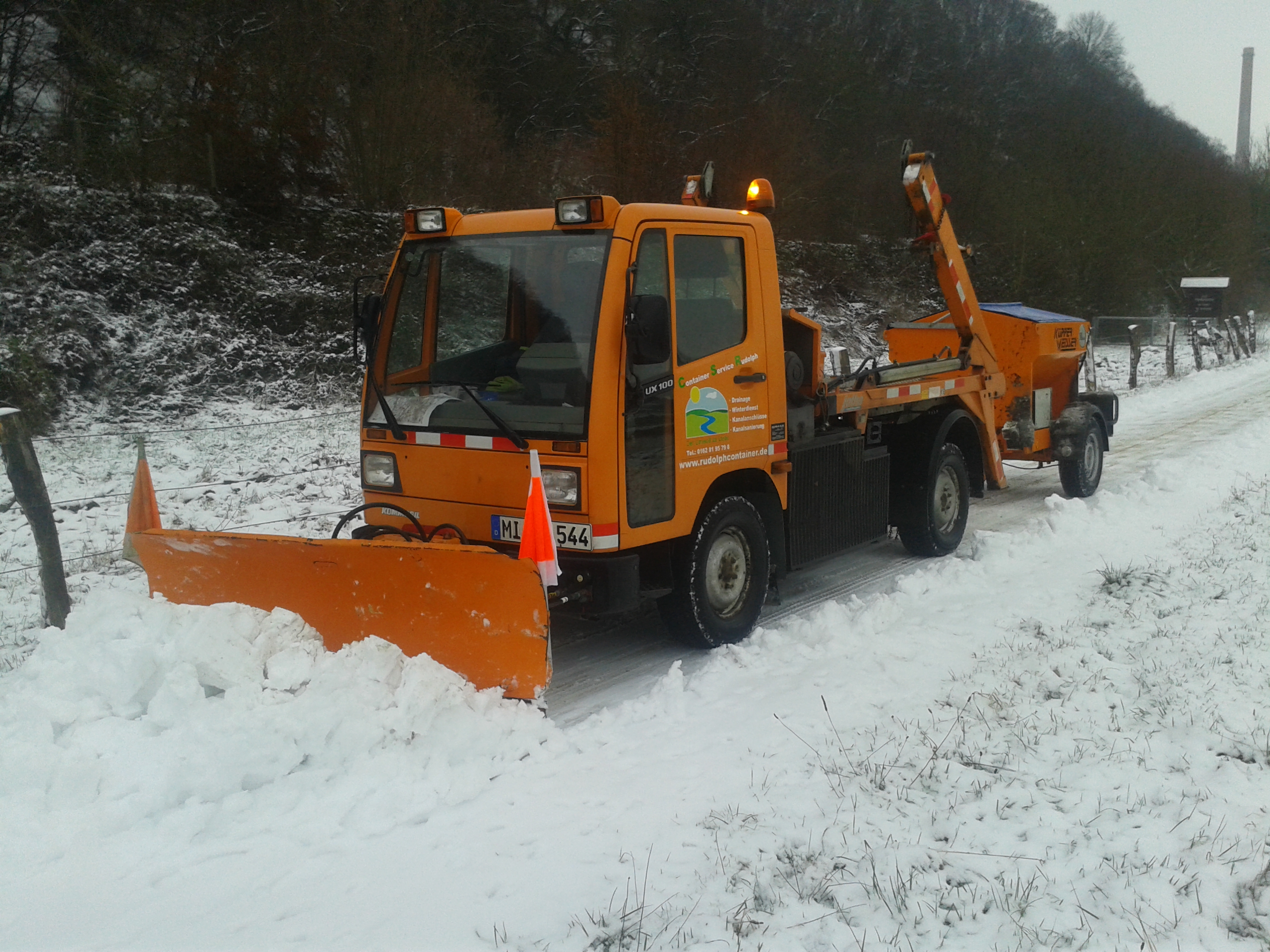 Baggerarbeiten und Baustellenerdaushub mit Radbagger